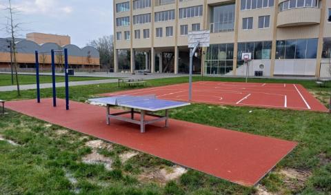 tables de ping et terrain de basket Anderlecht