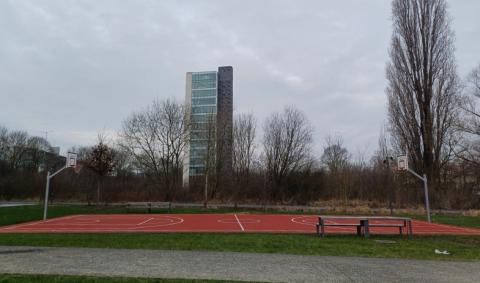 Terrain de basket au complexe du Ceria