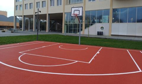 Terrain de basket au Complexe sportif du Ceria