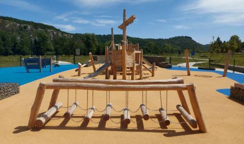 Modules de jeux en bois de robinier et acier
