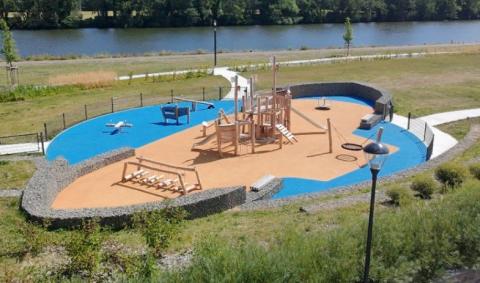 Aire de jeux bateau pirate échoué