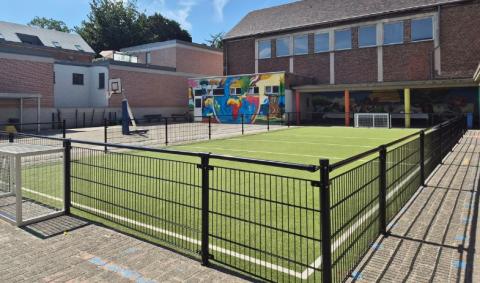 Aménagement cour de récré avec terrain de panna