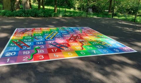 jeu thermoplastique serpents et échelles 1 à 100