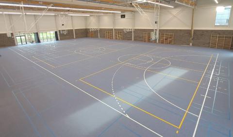 grote sporthal uitgerust door Idema