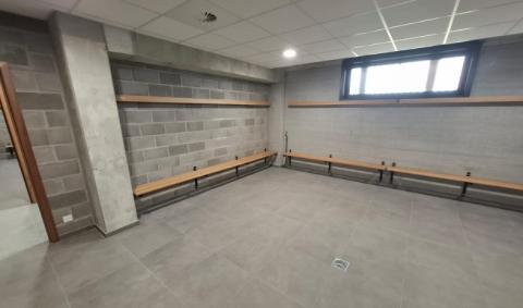 Bancs de vestiaires au pôle sportif de Pepinster