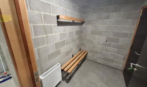 Bancs de vestiaires au pôle sportif de Pepinster