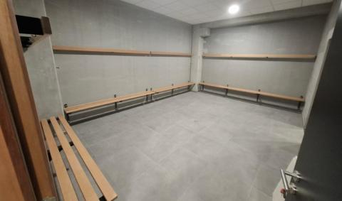 Bancs de vestiaires au pôle sportif de Pepinster