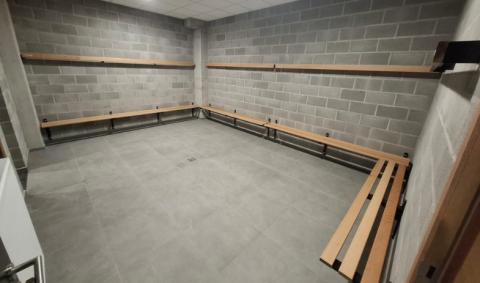 Bancs de vestiaires au pôle sportif de Pepinster