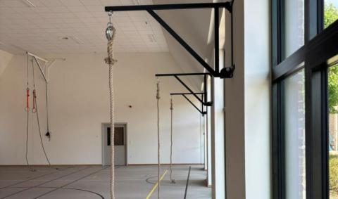 structures de gymnastique scolaire avec profilés muraux