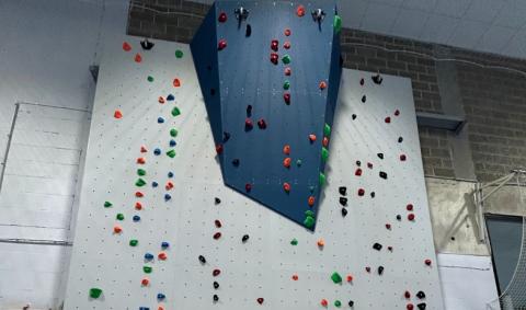 mur d'escalade hall des sport Trazegnies