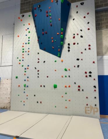 rénovation hall des sports de Trazegnies