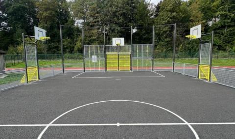 nouveau terrain multisports à la Plaine des Bressaix 