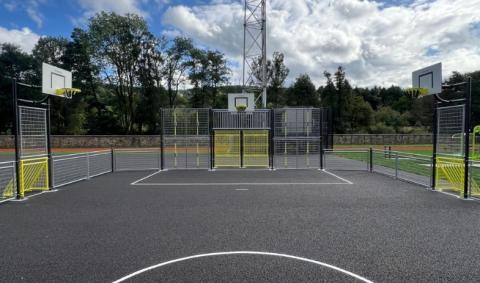nouveau terrain multisports à la Plaine des Bressaix 