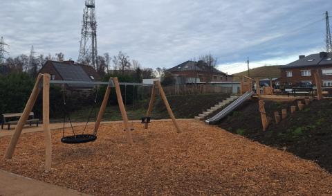 balançoire et toboggan à Fléron