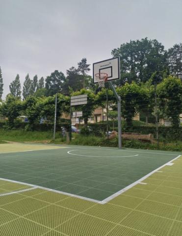 renouvellent du sol du terrain de basket Watermael-Boitsfort