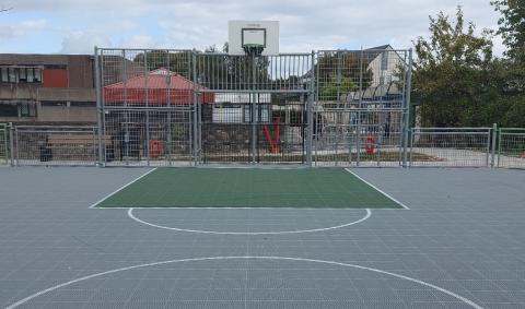 nouveau terrain multisport à Spy