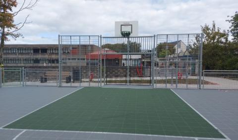 nouveau terrain multisport à Spy