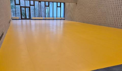 sol vinyle jaune Sart Tilman Liège centre sportif Blanc Gravier